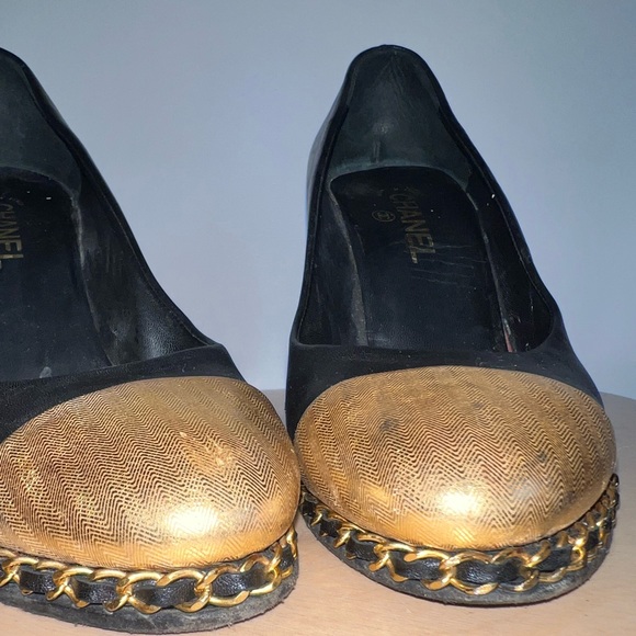 CHANEL VINTAGE HEELS - Picture 2 of 10
